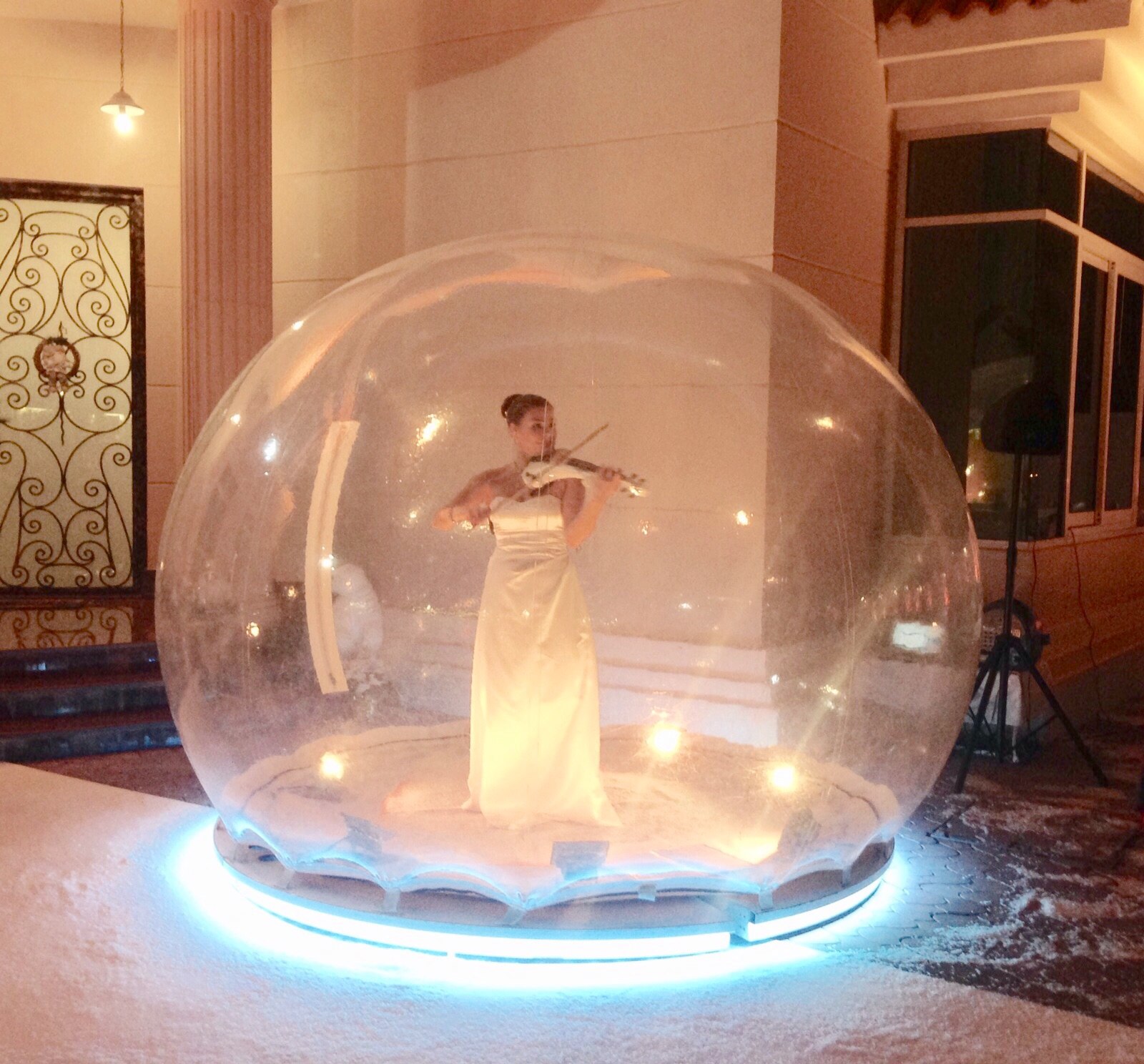 Musician in a Bubble festive entertainment Dubai